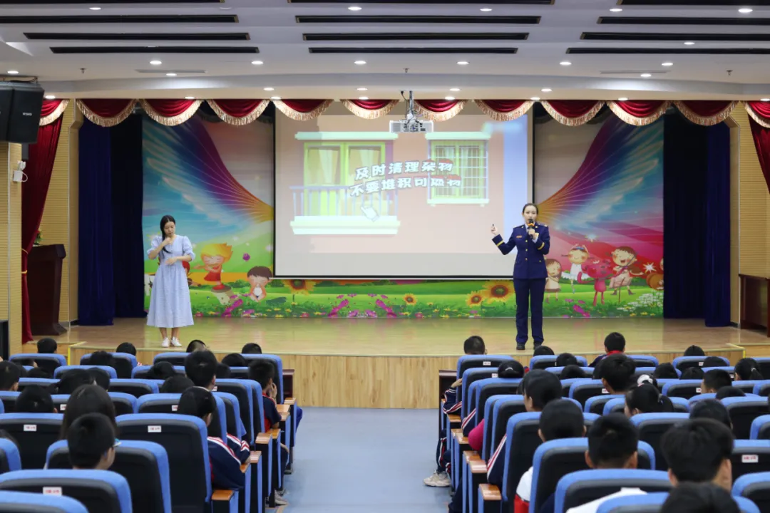 她用作品記錄這群英雄的感人瞬間，更用知識(shí)救了許多人！