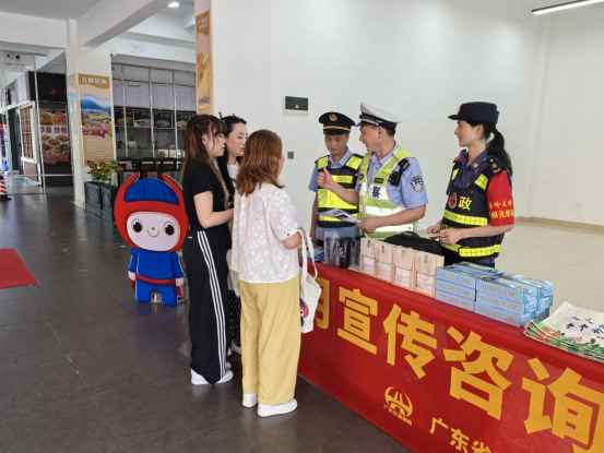 韶關(guān)交警開展“安全生產(chǎn)月”宣傳咨詢?nèi)栈顒?∣安全生產(chǎn)月